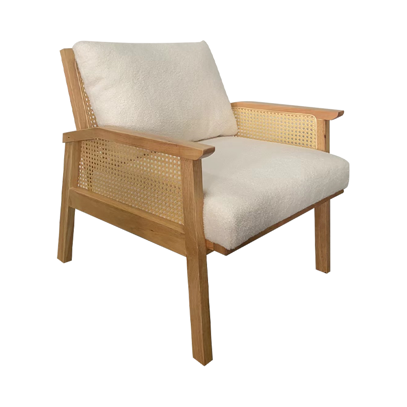 Sillón de tela blanca de madera de goma